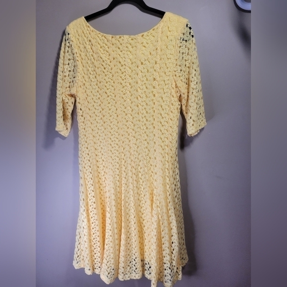 Rabbit designs pale yellow crochet lined dress size14 elbow lengthsleeve unlined - Picture 6 of 8